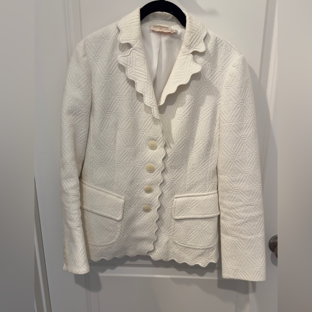 Tory Burch White Scalloped Bailey Blazer. Size 4